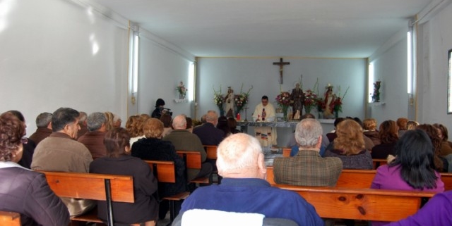 Los vecinos de Las Pullas celebran una misa en honor a San Antón ...