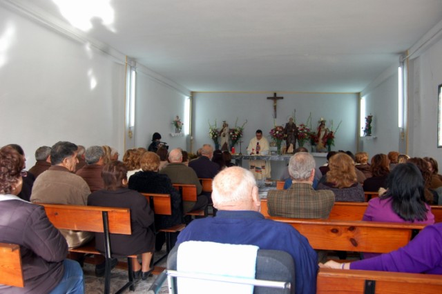 Los vecinos de Las Pullas celebran una misa en honor a San Antón ...