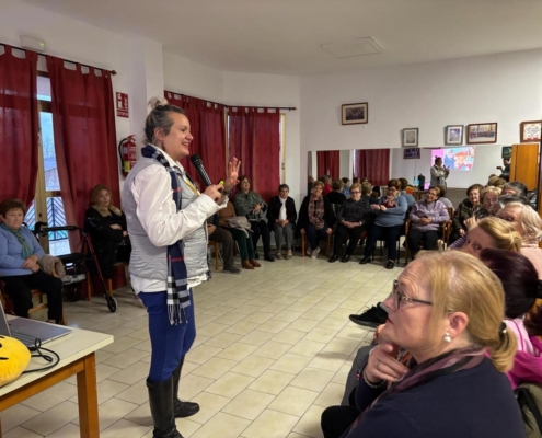 Los mayores participan en el taller sobre Deterioro cognitivo y demencia del programa de Aulas de Experiencias 3