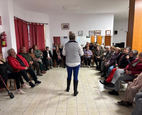 Los mayores participan en el taller sobre Deterioro cognitivo y demencia del programa de Aulas de Experiencias 5