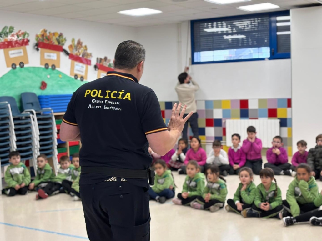 La Concejalía de Educación imparte charlas preventivas Alexia Enséñanos para escolares de primaria 3