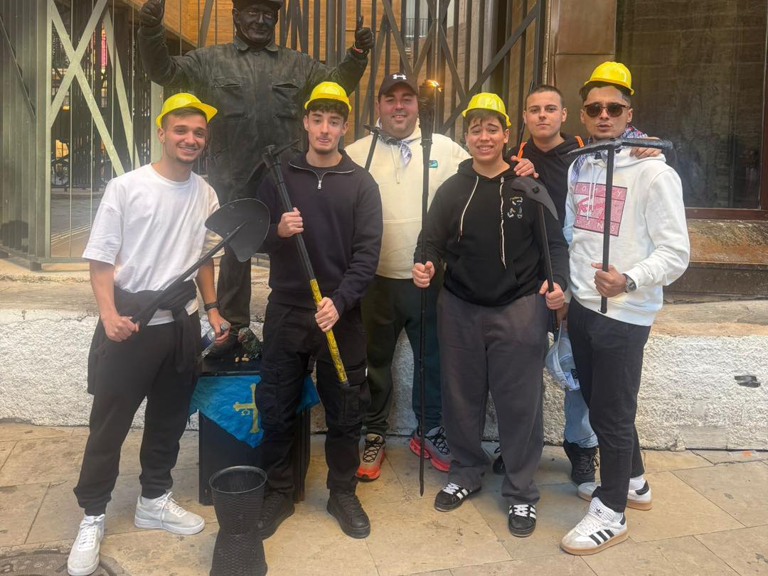 Más de 150 alguaceños viajan a las Fallas de Valencia 3